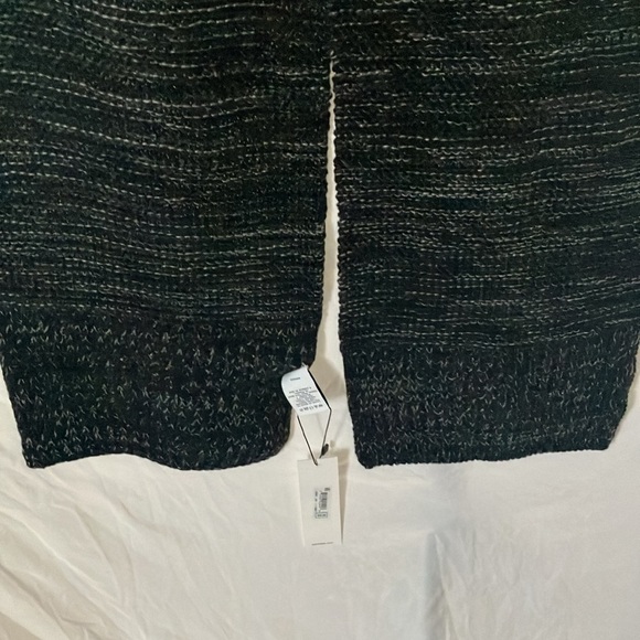 Calvin Klein: Black/White Blend Knit Scarf- one size - Picture 15 of 16